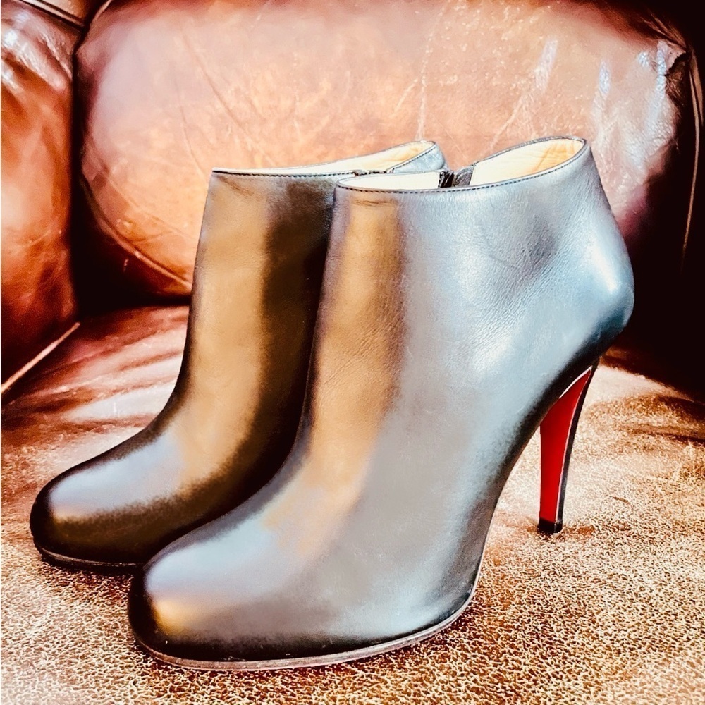 Stylish Black and Red Heeled Boots - Picture 5 of 8